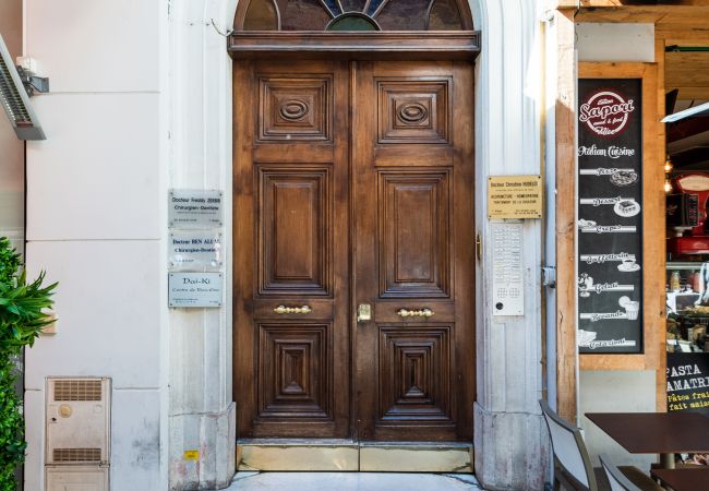 Appartement à Nice - Moderne 2 pieces - ZONE PIETONNE Appartement à Nice - Moderne 2 pieces - ZONE PIETONNE