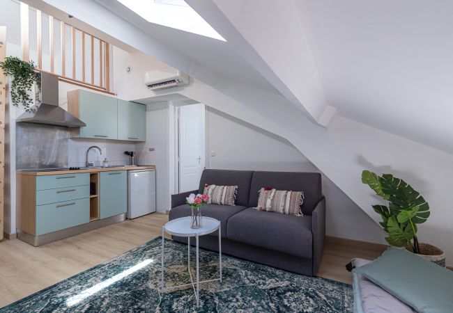 Appartement à Nice - Charmant 2 pieces rénové - dernier étage - A/C Appartement à Nice - Charmant 2 pieces rénové - dernier étage - A/C