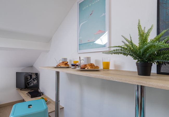 Appartement à Nice - Charmant 2 pieces rénové - dernier étage - A/C Appartement à Nice - Charmant 2 pieces rénové - dernier étage - A/C