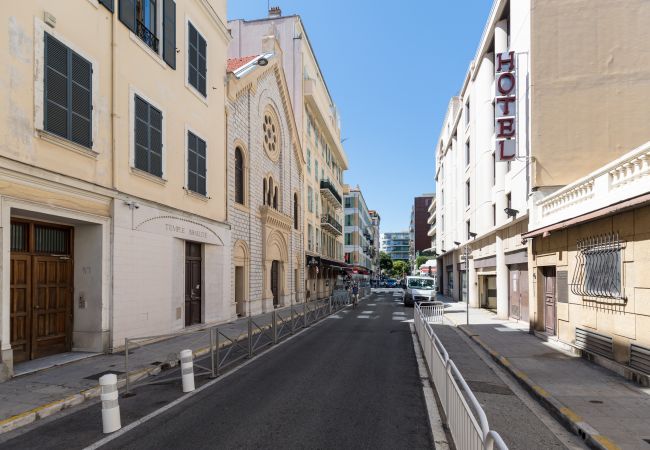 Appartement à Nice - Charmant 2 pieces rénové - dernier étage - A/C Appartement à Nice - Charmant 2 pieces rénové - dernier étage - A/C