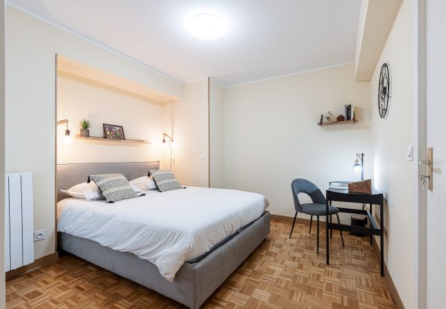 Appartement à Nice - Grand 2 pieces - Tramway - Terrasse - Belle renovation. Appartement à Nice - Grand 2 pieces - Tramway - Terrasse - Belle renovation.