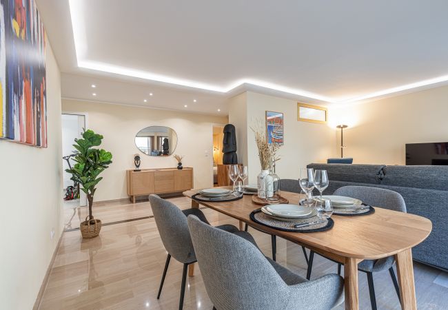 Appartement à Nice - Grand 2 pieces - Tramway - Terrasse - Belle renovation. Appartement à Nice - Grand 2 pieces - Tramway - Terrasse - Belle renovation.