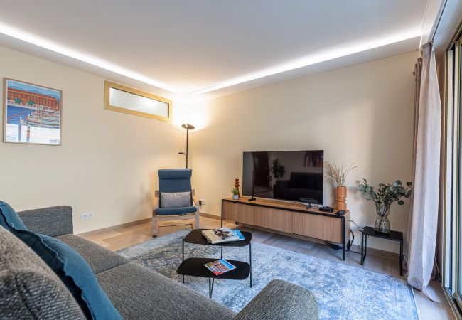 Appartement à Nice - Grand 2 pieces - Tramway - Terrasse - Belle renovation. Appartement à Nice - Grand 2 pieces - Tramway - Terrasse - Belle renovation.