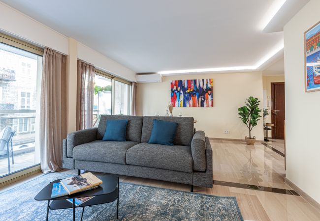 Appartement à Nice - Grand 2 pieces - Tramway - Terrasse - Belle renovation. Appartement à Nice - Grand 2 pieces - Tramway - Terrasse - Belle renovation.