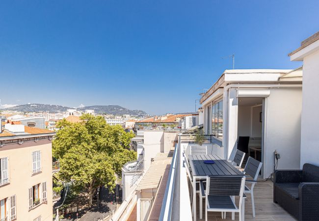  à Nice - Appartement Moderne - Dernier étage - Central