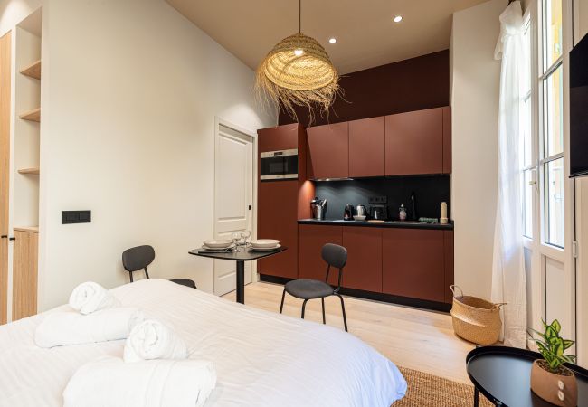 Studio à Nice - Studio avec terrasse climatisé - Quartier du Port Studio à Nice - Studio avec terrasse climatisé - Quartier du Port