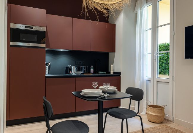 Studio à Nice - Studio avec terrasse climatisé - Quartier du Port Studio à Nice - Studio avec terrasse climatisé - Quartier du Port