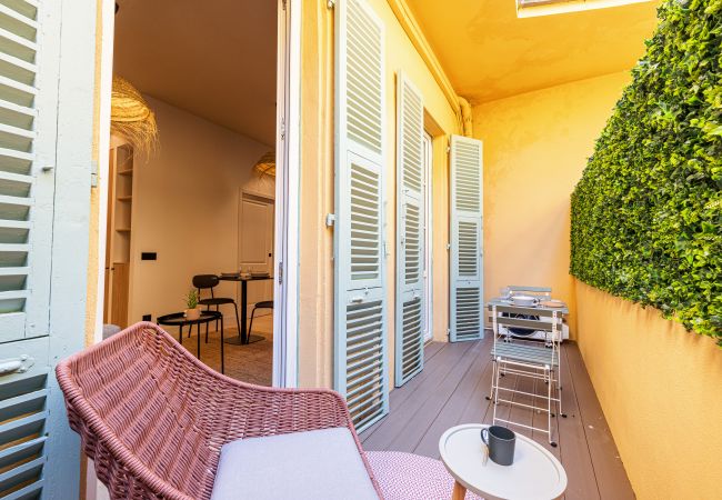 Studio à Nice - Studio avec terrasse climatisé - Quartier du Port Studio à Nice - Studio avec terrasse climatisé - Quartier du Port