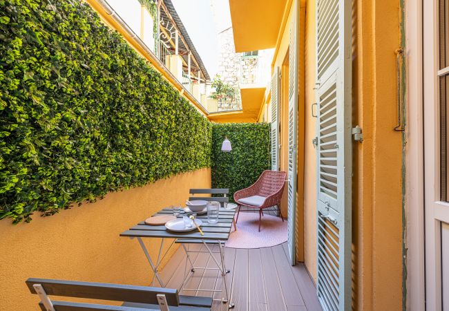 Studio à Nice - Studio avec terrasse climatisé - Quartier du Port Studio à Nice - Studio avec terrasse climatisé - Quartier du Port