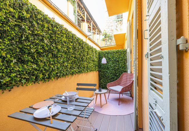 Studio à Nice - Studio avec terrasse climatisé - Quartier du Port Studio à Nice - Studio avec terrasse climatisé - Quartier du Port