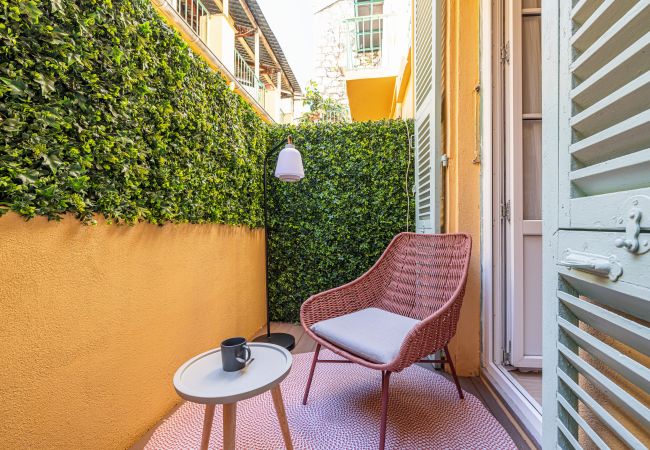 Studio à Nice - Studio avec terrasse climatisé - Quartier du Port Studio à Nice - Studio avec terrasse climatisé - Quartier du Port