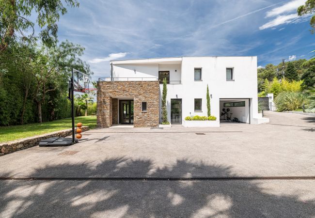 Villa à Mougins - Villa Unique - Contemporaine - Piscine - Climatisation Villa à Mougins - Villa Unique - Contemporaine - Piscine - Climatisation