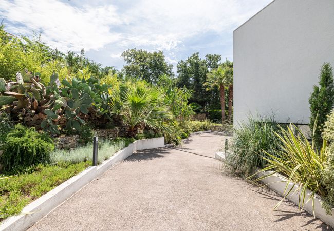Villa à Mougins - Villa Unique - Contemporaine - Piscine - Climatisation Villa à Mougins - Villa Unique - Contemporaine - Piscine - Climatisation