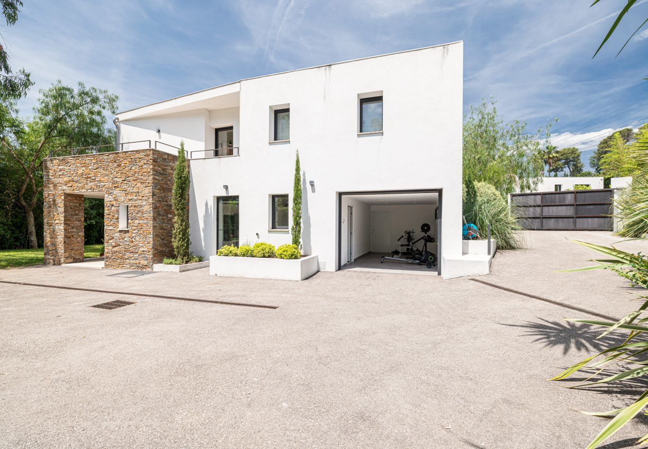 Villa à Mougins - Villa Unique - Contemporaine - Piscine - Climatisation Villa à Mougins - Villa Unique - Contemporaine - Piscine - Climatisation