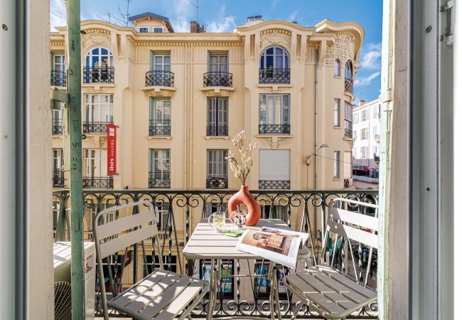 Appartement à Nice - Charmant 2 pièces - Centre-ville Appartement à Nice - Charmant 2 pièces - Centre-ville