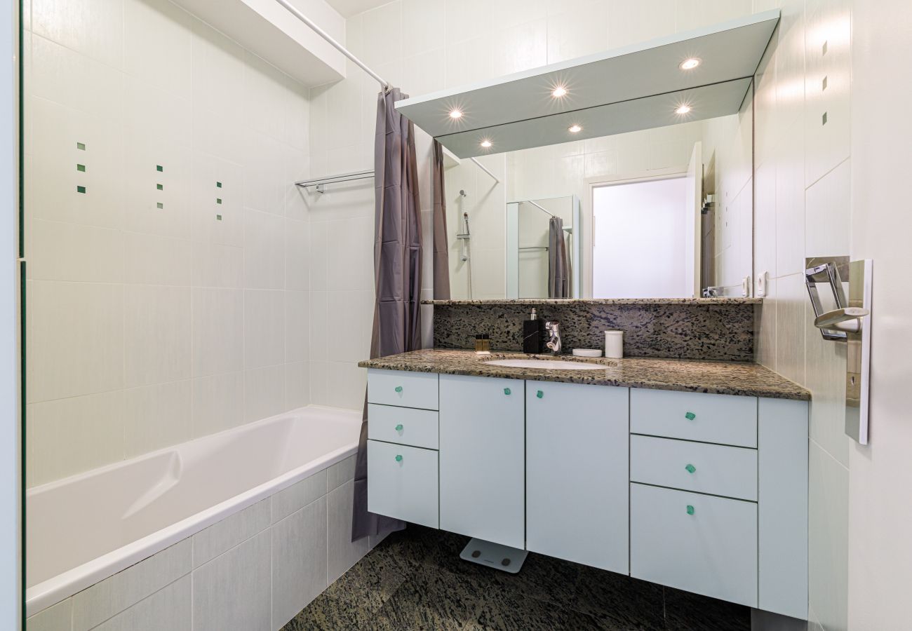 Appartement à Nice - Spacieux 2P avec Terrasse - Magnifique vue mer dégagée  Appartement à Nice - Spacieux 2P avec Terrasse - Magnifique vue mer dégagée