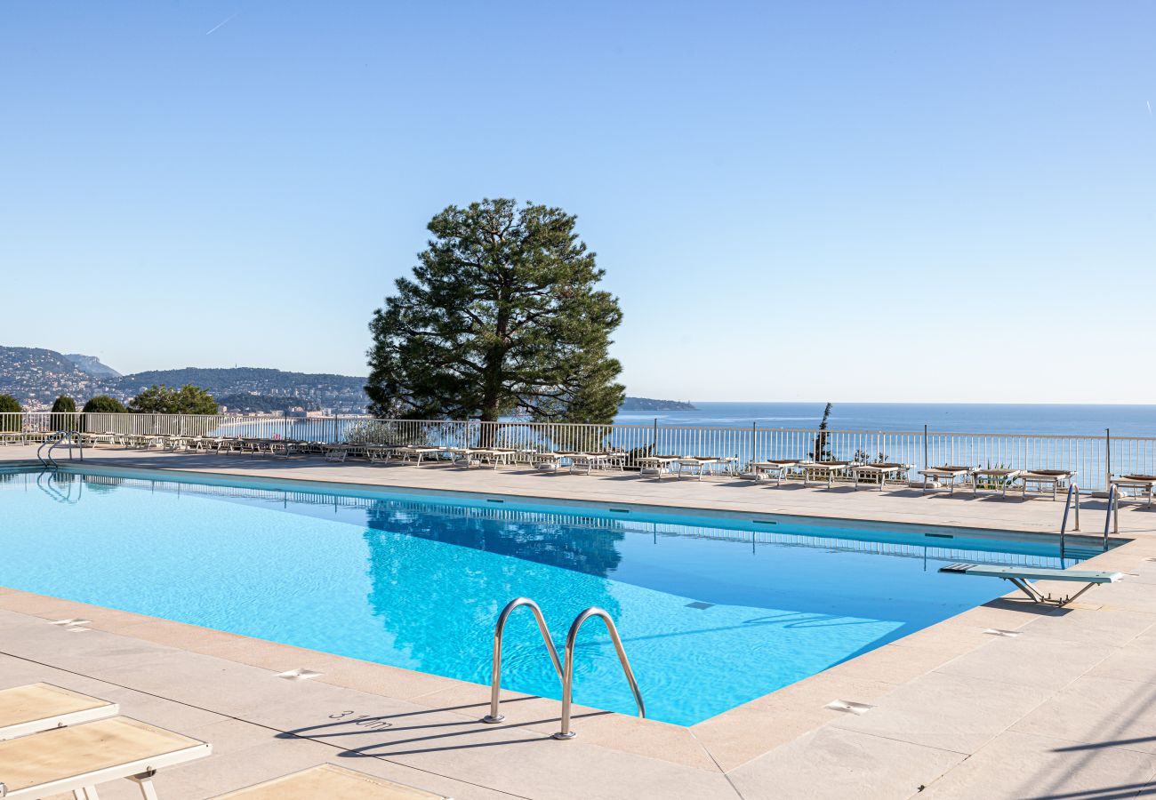 Appartement à Nice - Spacieux 2P avec Terrasse - Magnifique vue mer dégagée  Appartement à Nice - Spacieux 2P avec Terrasse - Magnifique vue mer dégagée