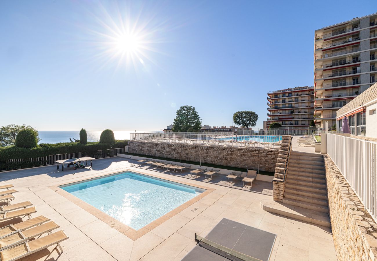 Appartement à Nice - Spacieux 2P avec Terrasse - Magnifique vue mer dégagée  Appartement à Nice - Spacieux 2P avec Terrasse - Magnifique vue mer dégagée