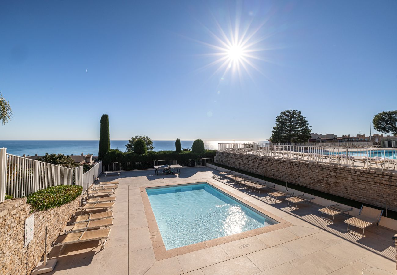 Appartement à Nice - Spacieux 2P avec Terrasse - Magnifique vue mer dégagée  Appartement à Nice - Spacieux 2P avec Terrasse - Magnifique vue mer dégagée