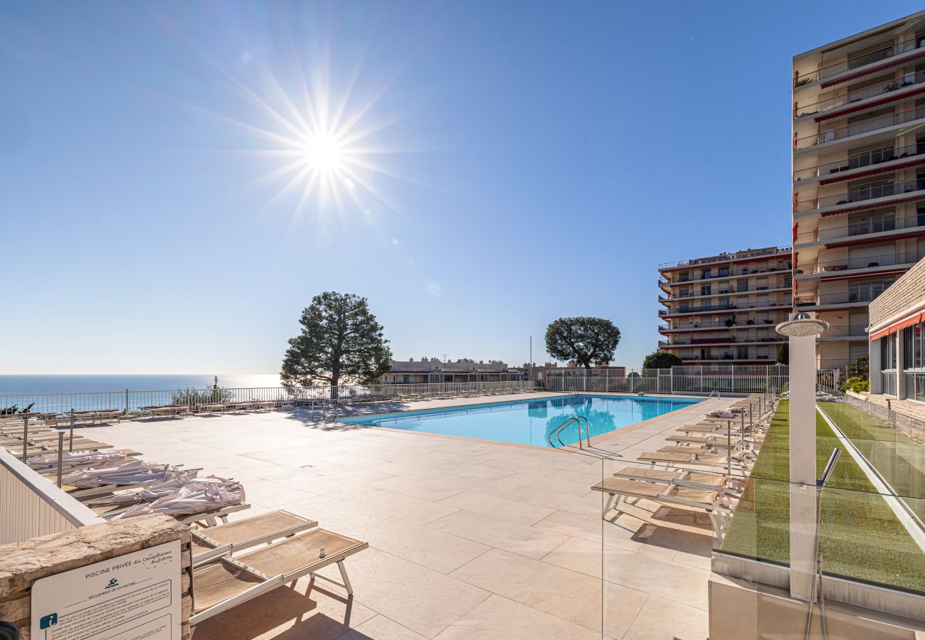 Appartement à Nice - Spacieux 2P avec Terrasse - Magnifique vue mer dégagée  Appartement à Nice - Spacieux 2P avec Terrasse - Magnifique vue mer dégagée