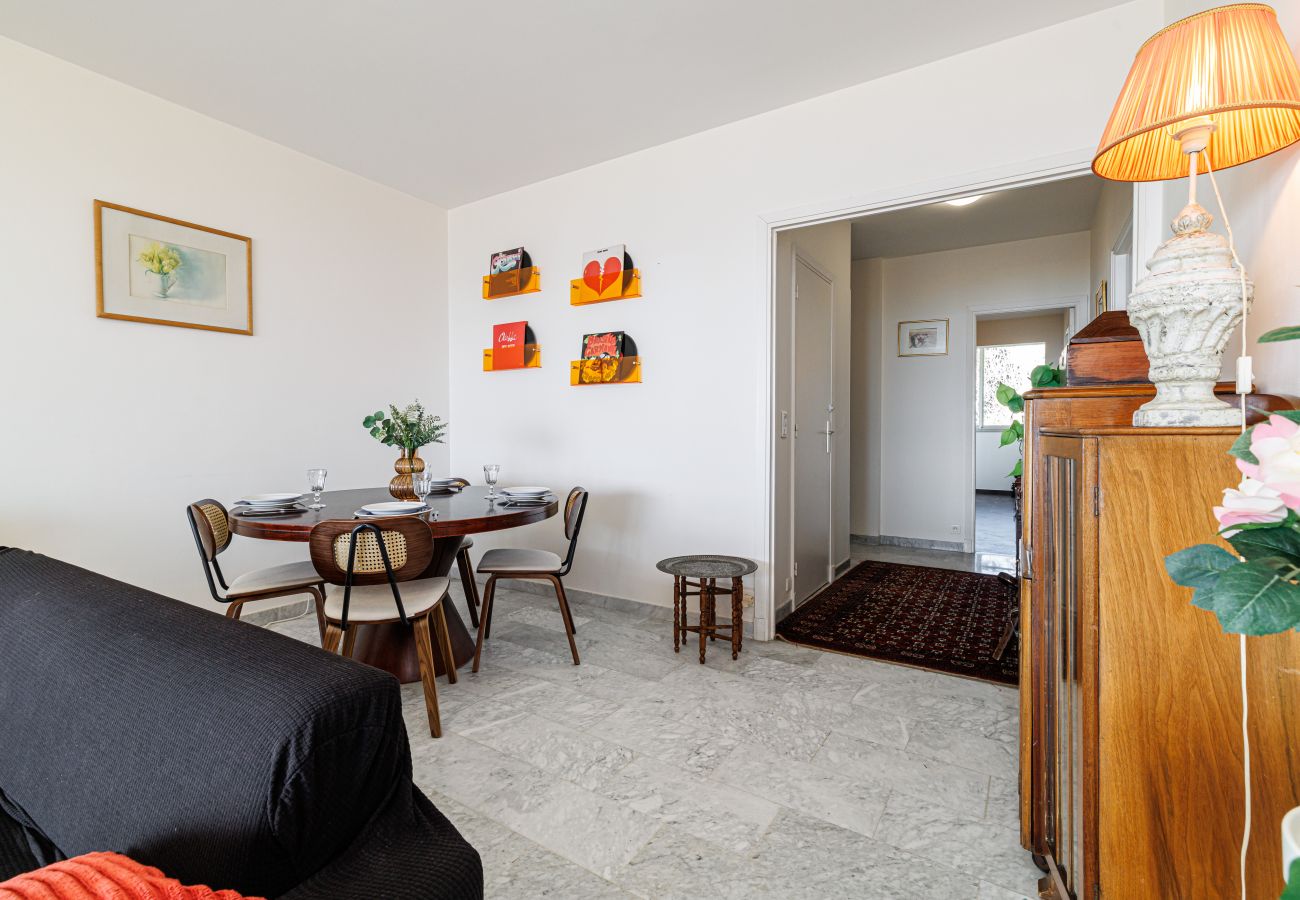 Appartement à Nice - Spacieux 2P avec Terrasse - Magnifique vue mer dégagée  Appartement à Nice - Spacieux 2P avec Terrasse - Magnifique vue mer dégagée