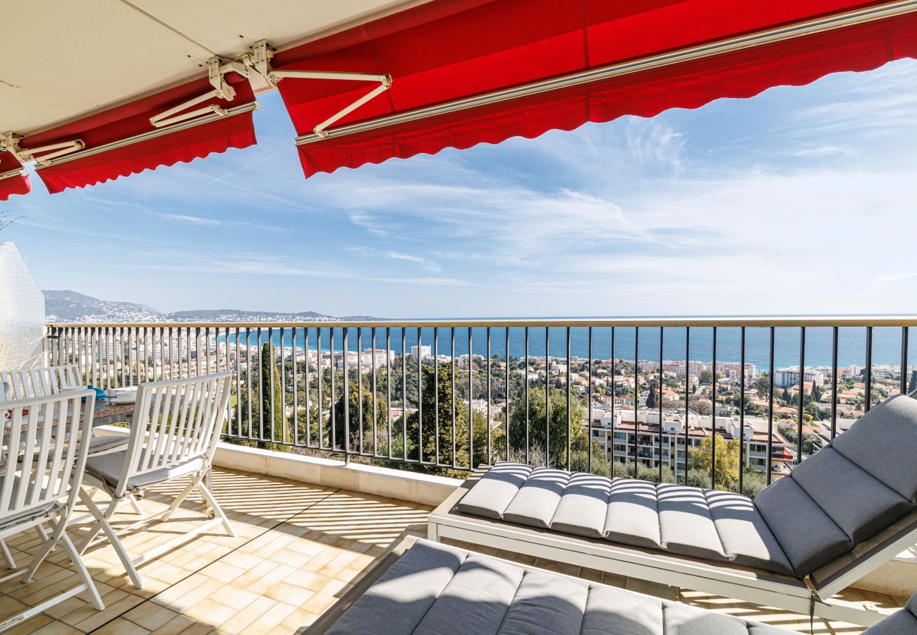 Appartement à Nice - Spacieux 2P avec Terrasse - Magnifique vue mer dégagée  Appartement à Nice - Spacieux 2P avec Terrasse - Magnifique vue mer dégagée