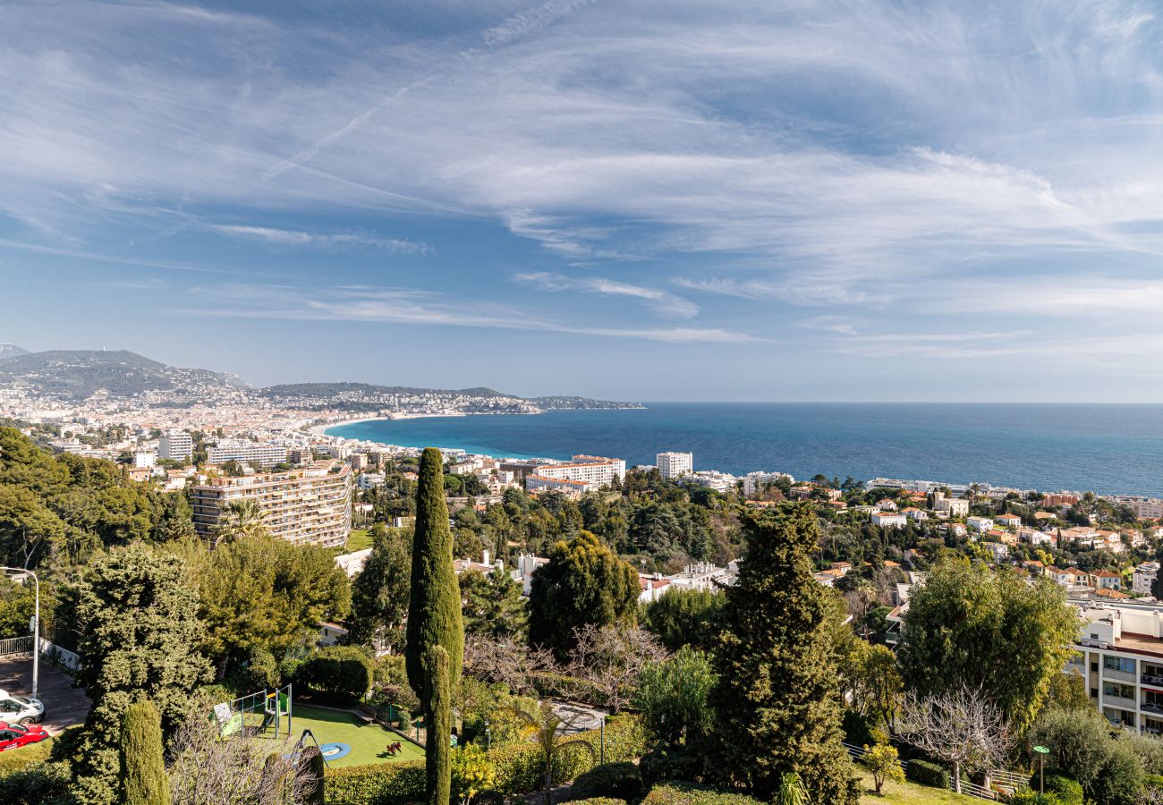 Appartement à Nice - Spacieux 2P avec Terrasse - Magnifique vue mer dégagée  Appartement à Nice - Spacieux 2P avec Terrasse - Magnifique vue mer dégagée