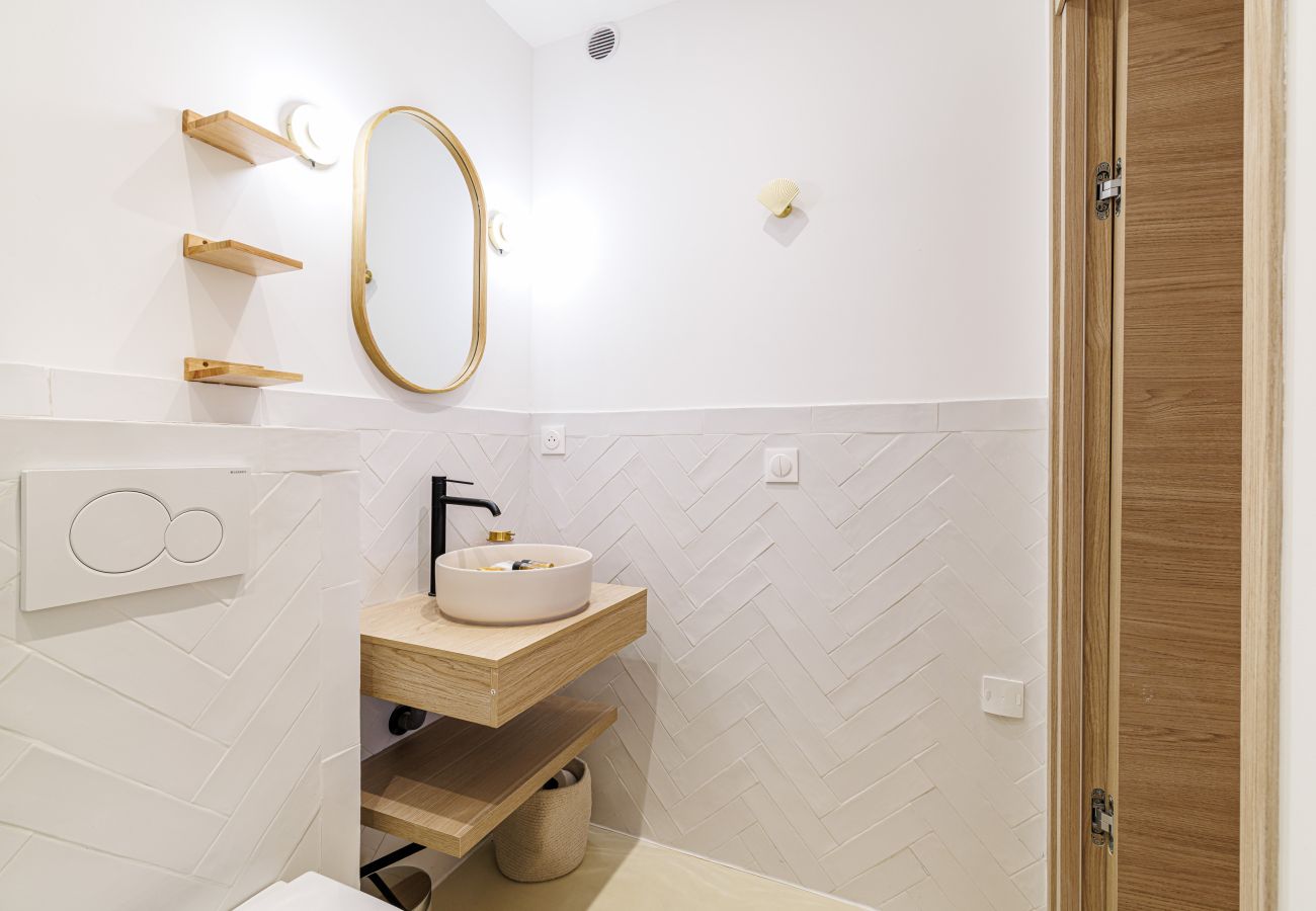 Appartement à Nice - Un havre de paix climatisé avec jardin et jacuzzi Appartement à Nice - Un havre de paix climatisé avec jardin et jacuzzi