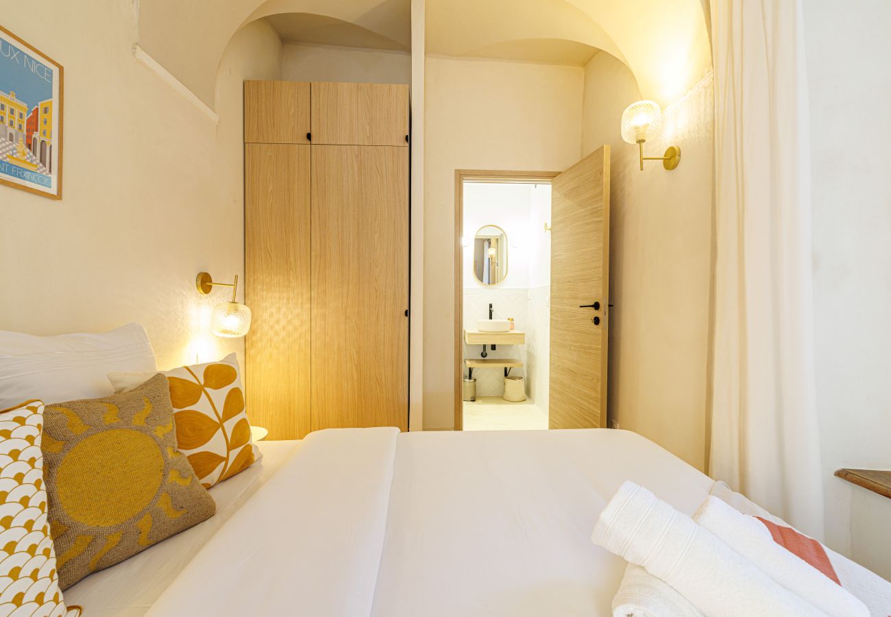 Appartement à Nice - Un havre de paix climatisé avec jardin et jacuzzi Appartement à Nice - Un havre de paix climatisé avec jardin et jacuzzi