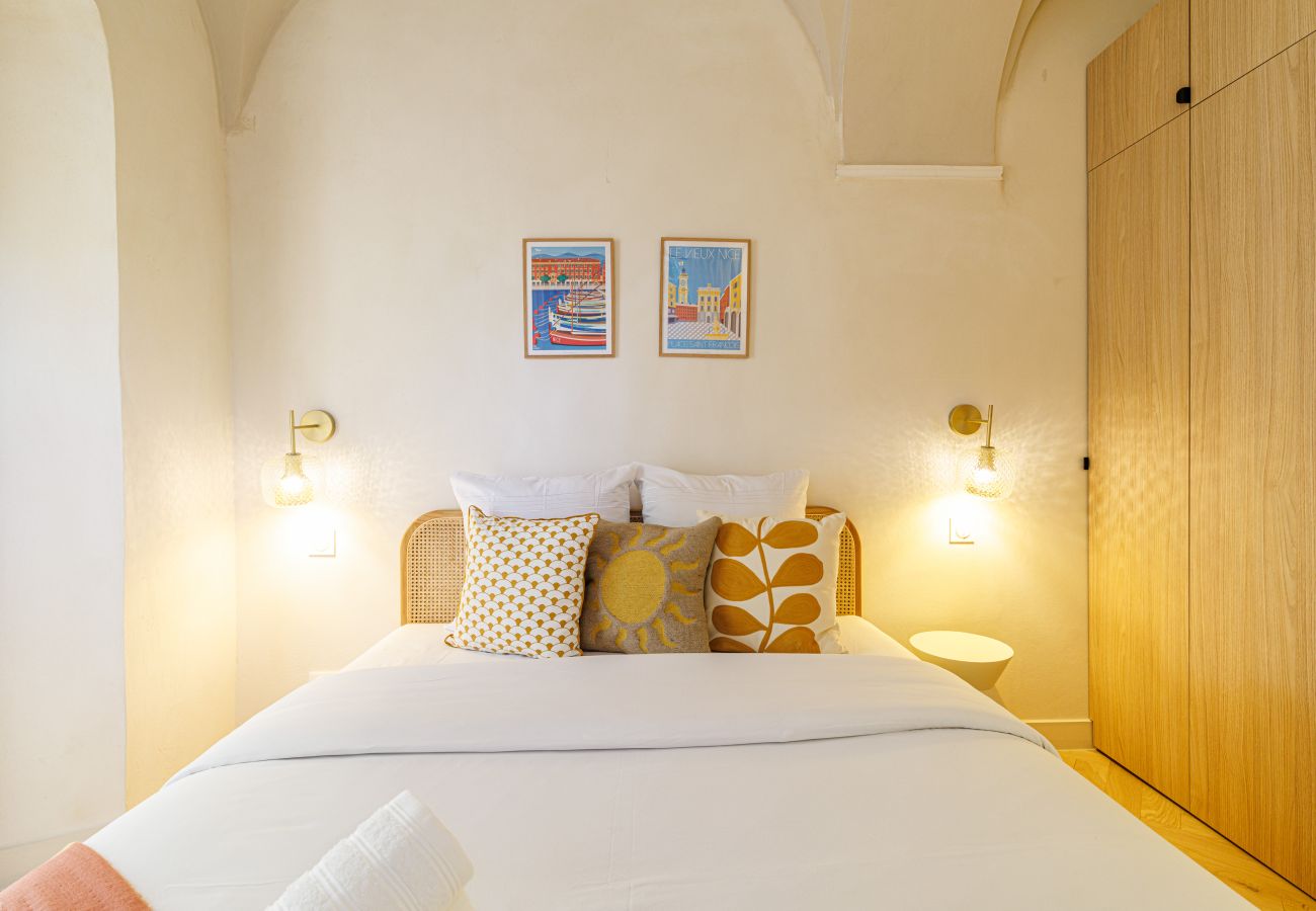 Appartement à Nice - Un havre de paix climatisé avec jardin et jacuzzi Appartement à Nice - Un havre de paix climatisé avec jardin et jacuzzi