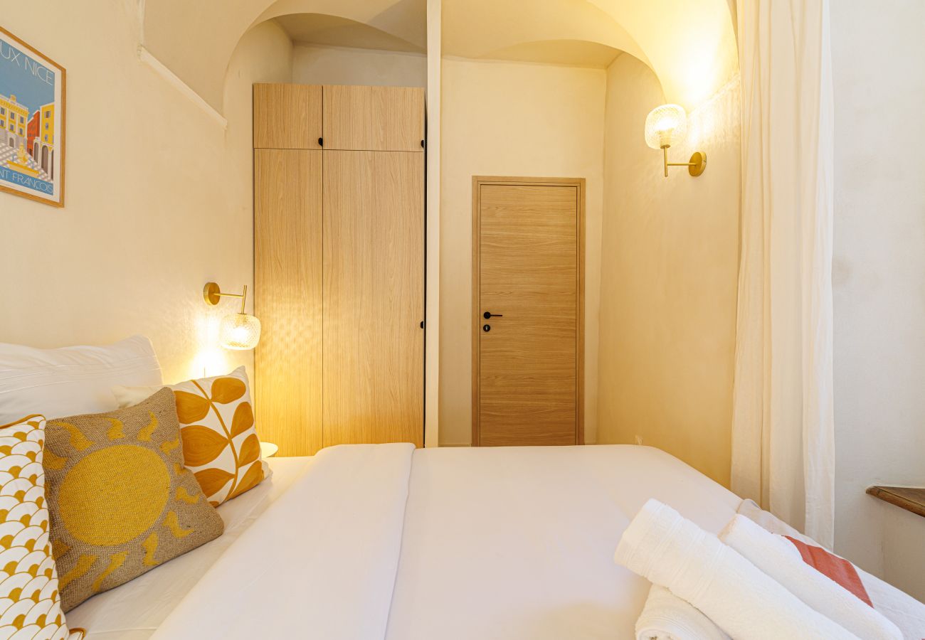 Appartement à Nice - Un havre de paix climatisé avec jardin et jacuzzi Appartement à Nice - Un havre de paix climatisé avec jardin et jacuzzi