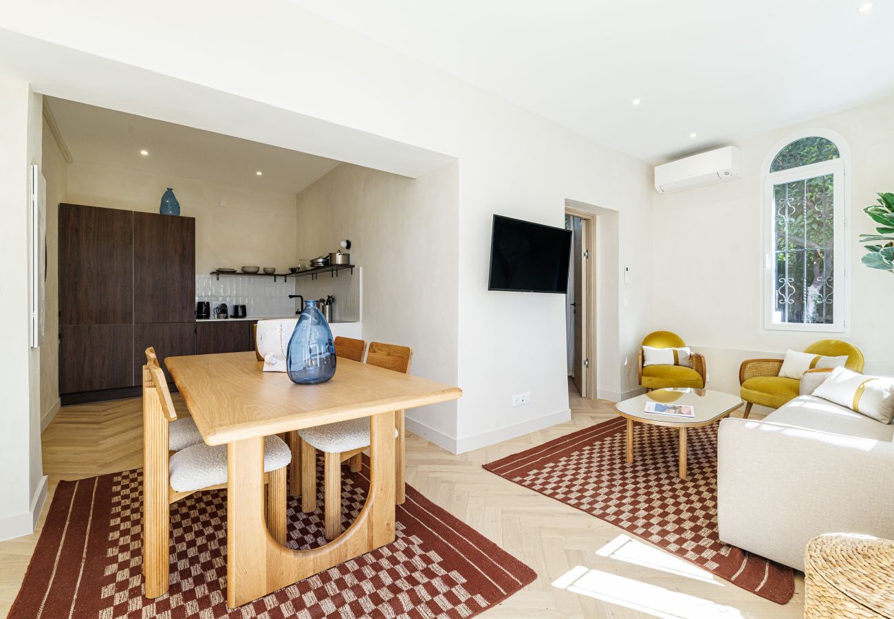 Appartement à Nice - Un havre de paix climatisé avec jardin et jacuzzi Appartement à Nice - Un havre de paix climatisé avec jardin et jacuzzi