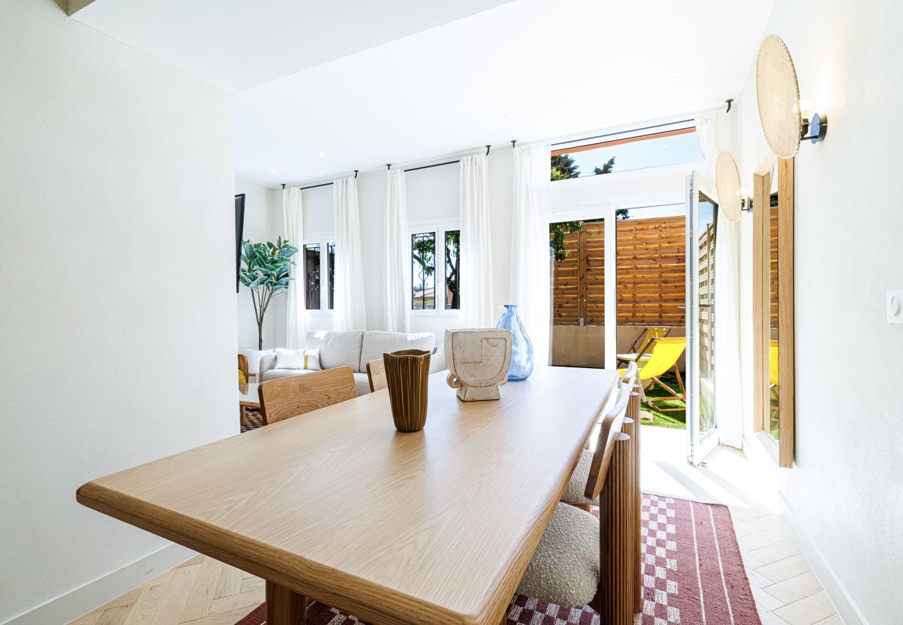 Appartement à Nice - Un havre de paix climatisé avec jardin et jacuzzi Appartement à Nice - Un havre de paix climatisé avec jardin et jacuzzi