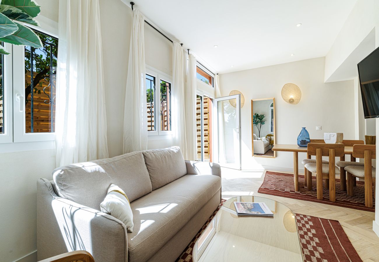 Appartement à Nice - Un havre de paix climatisé avec jardin et jacuzzi Appartement à Nice - Un havre de paix climatisé avec jardin et jacuzzi