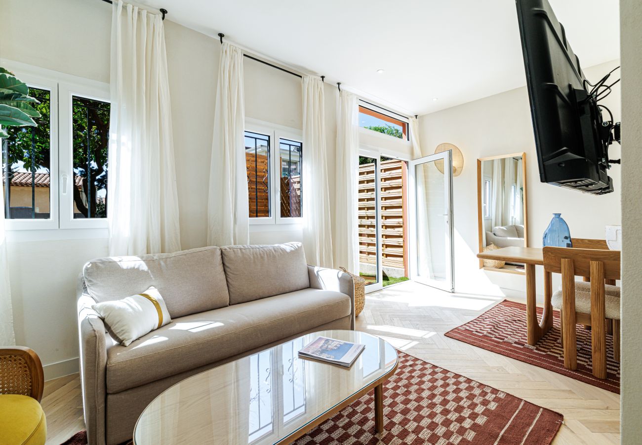 Appartement à Nice - Un havre de paix climatisé avec jardin et jacuzzi Appartement à Nice - Un havre de paix climatisé avec jardin et jacuzzi