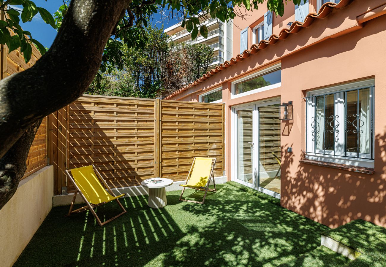 Appartement à Nice - Un havre de paix climatisé avec jardin et jacuzzi Appartement à Nice - Un havre de paix climatisé avec jardin et jacuzzi