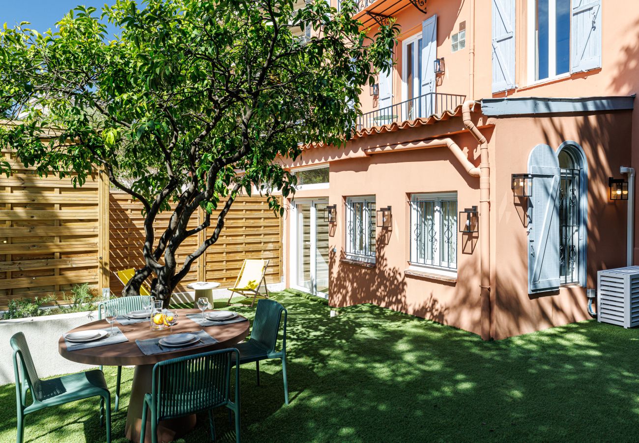 Appartement à Nice - Un havre de paix climatisé avec jardin et jacuzzi Appartement à Nice - Un havre de paix climatisé avec jardin et jacuzzi