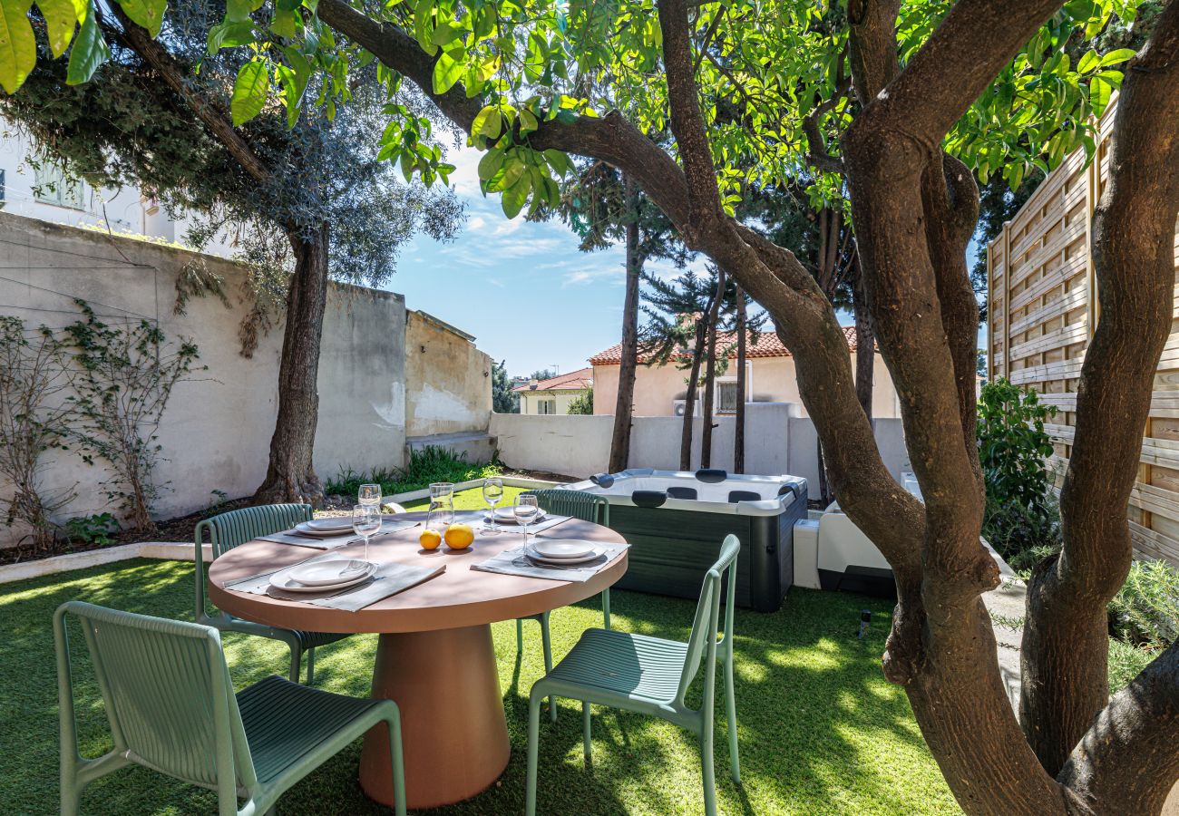 Appartement à Nice - Un havre de paix climatisé avec jardin et jacuzzi Appartement à Nice - Un havre de paix climatisé avec jardin et jacuzzi