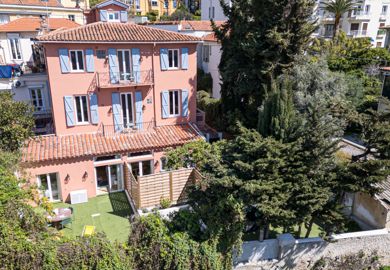 Appartement à Nice - Un havre de paix climatisé avec jardin et jacuzzi Appartement à Nice - Un havre de paix climatisé avec jardin et jacuzzi
