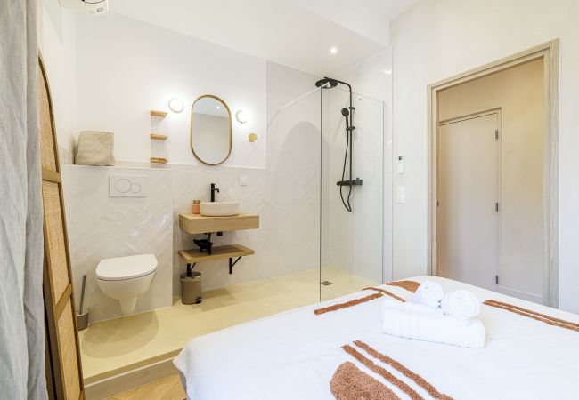Appartement à Nice - Appartement rénové - climatisé - 2 chambres suites Appartement à Nice - Appartement rénové - climatisé - 2 chambres suites