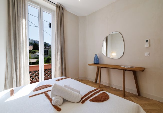 Appartement à Nice - Appartement rénové - climatisé - 2 chambres suites Appartement à Nice - Appartement rénové - climatisé - 2 chambres suites