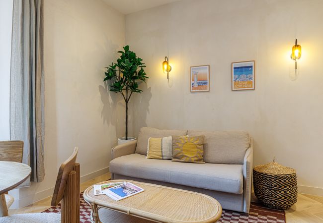 Appartement à Nice - Appartement rénové - climatisé - 2 chambres suites Appartement à Nice - Appartement rénové - climatisé - 2 chambres suites