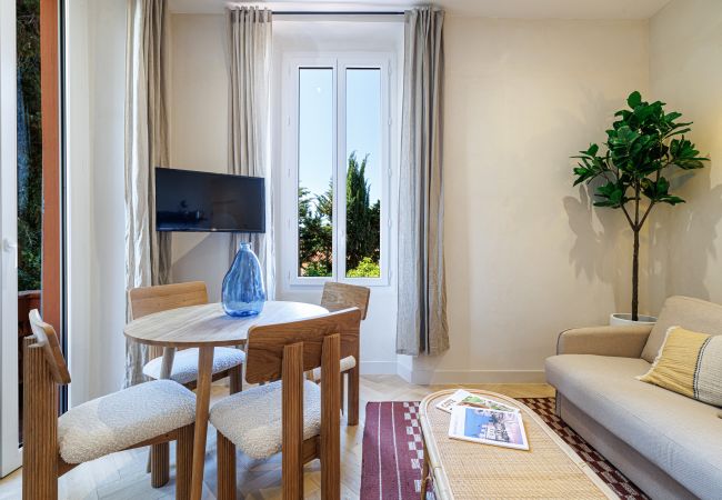 Appartement à Nice - Appartement rénové - climatisé - 2 chambres suites Appartement à Nice - Appartement rénové - climatisé - 2 chambres suites