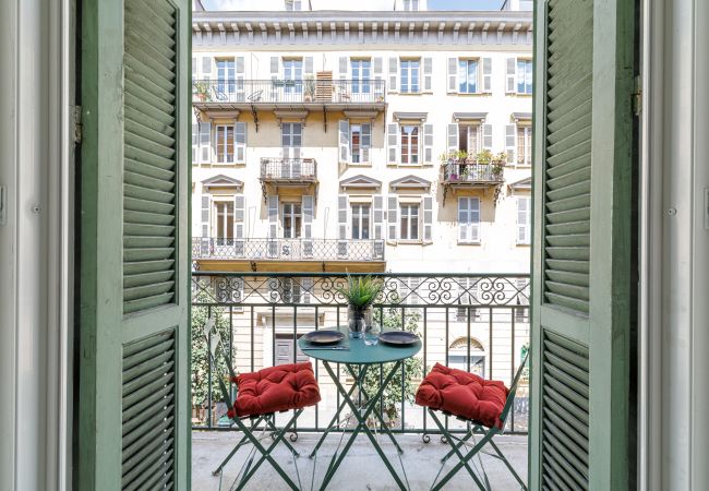 Appartement à Nice - Élégant 3 pièces rénové – Balcon & 2 suites Appartement à Nice - Élégant 3 pièces rénové – Balcon & 2 suites