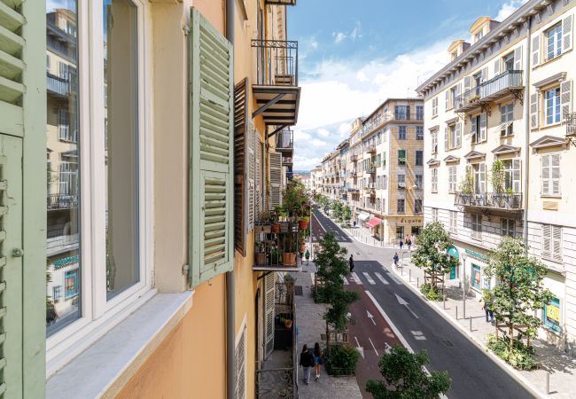 Appartement à Nice - Élégant 3 pièces rénové – Balcon & 2 suites Appartement à Nice - Élégant 3 pièces rénové – Balcon & 2 suites