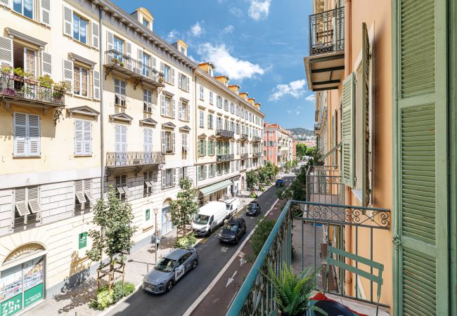 Appartement à Nice - Élégant 3 pièces rénové – Balcon & 2 suites Appartement à Nice - Élégant 3 pièces rénové – Balcon & 2 suites