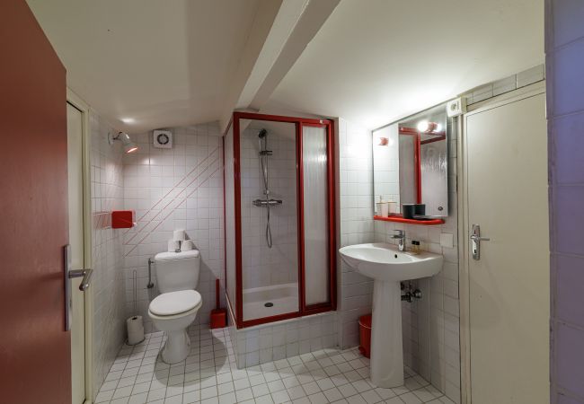 Villa à Nice - Villa conviviale à Nice – Superbe vue, piscine et jeux en plein air Villa à Nice - Villa conviviale à Nice – Superbe vue, piscine et jeux en plein air