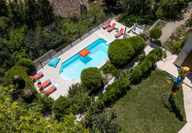 Villa à Nice - Villa conviviale à Nice – Superbe vue, piscine et jeux en plein air Villa à Nice - Villa conviviale à Nice – Superbe vue, piscine et jeux en plein air