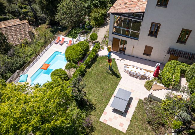 Villa à Nice - Villa conviviale à Nice – Superbe vue, piscine et jeux en plein air Villa à Nice - Villa conviviale à Nice – Superbe vue, piscine et jeux en plein air