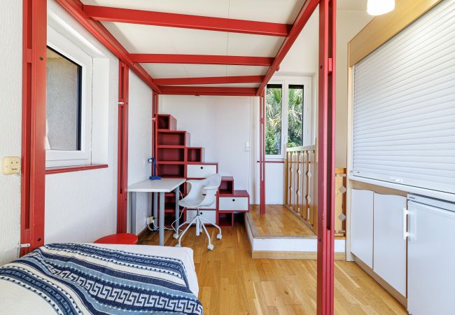 Villa à Nice - Villa conviviale à Nice – Superbe vue, piscine et jeux en plein air Villa à Nice - Villa conviviale à Nice – Superbe vue, piscine et jeux en plein air